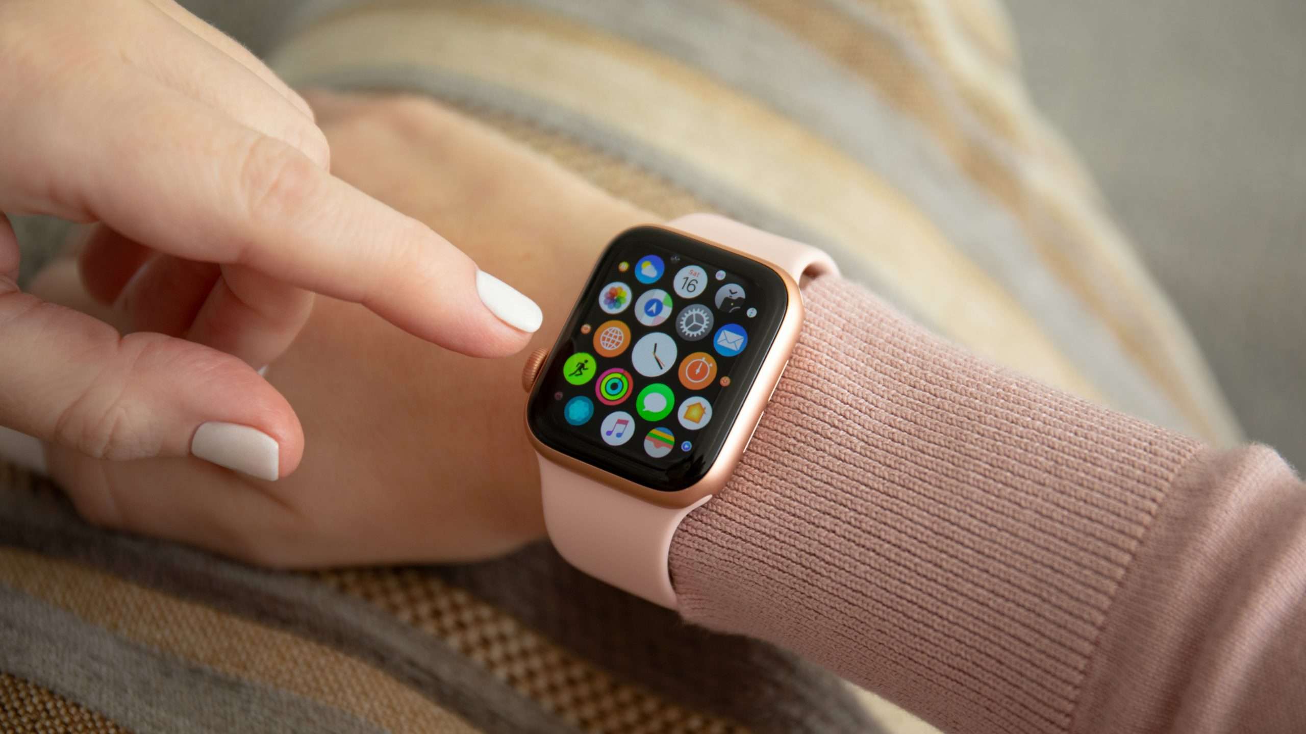 Apple Watch 6 may track blood pressure without a clumsy ...