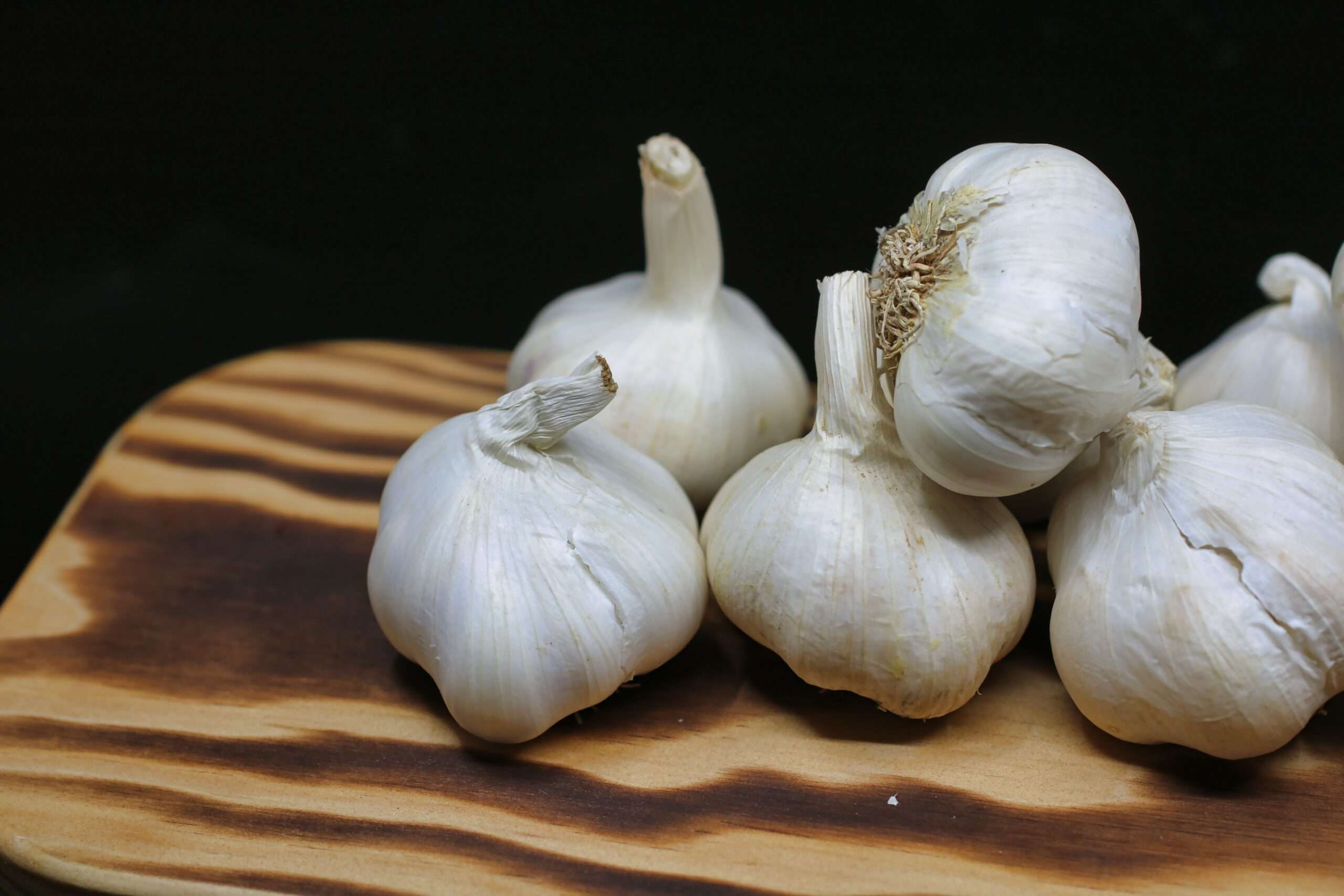 Garlic Powerfully Lowers High Blood Pressure