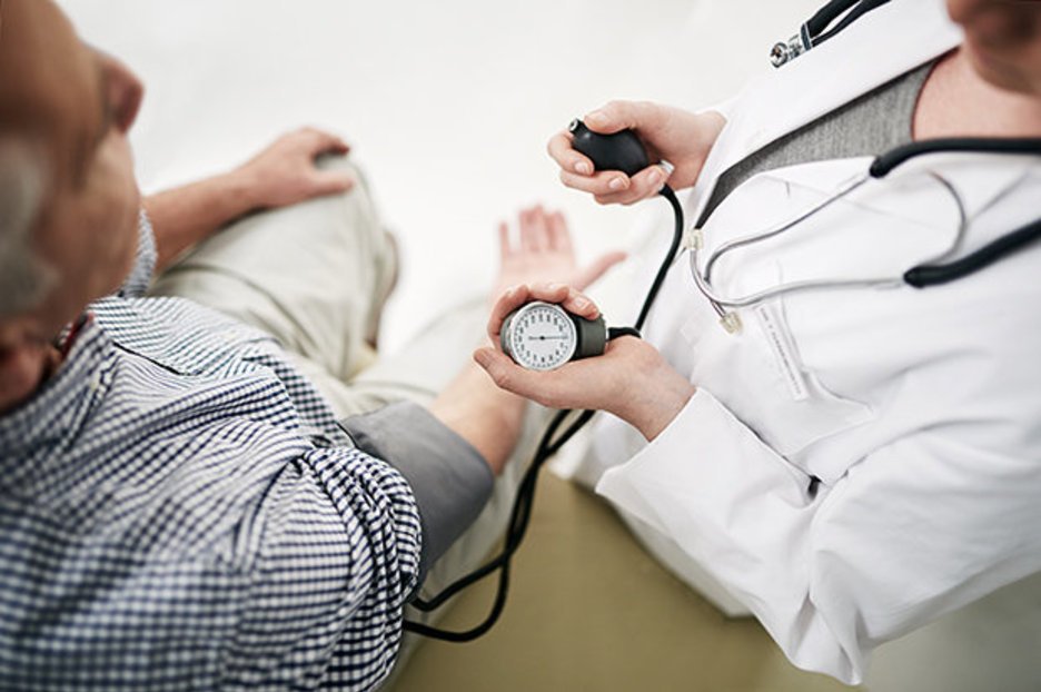 High blood pressure symptoms: Five common warning signs of ...